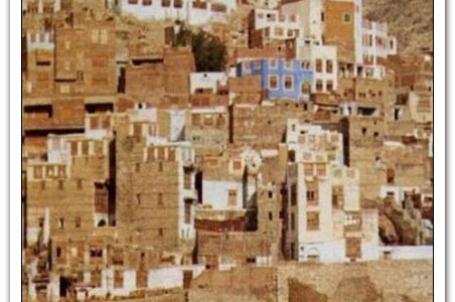 مشـروع توسعة المسـعى عام 1383هـ ويظهر جبل أبي قبيس وعلى قمته مسجد بلال