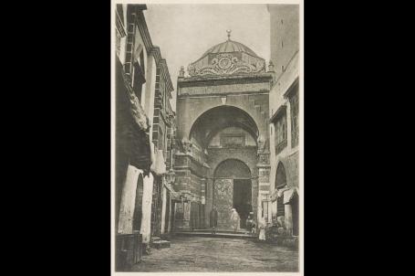 البوابة الرئيسية (باب السلام) للمسجد النبوي في الركن الجنوبي الغربي 