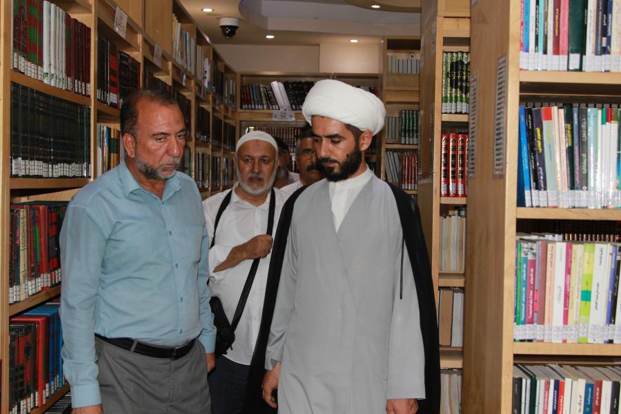 وفد مشترك من أذربجان وتركيا ومجموعة من الشعراء والادباء يزور مكتبة الروضة الحيدرية 